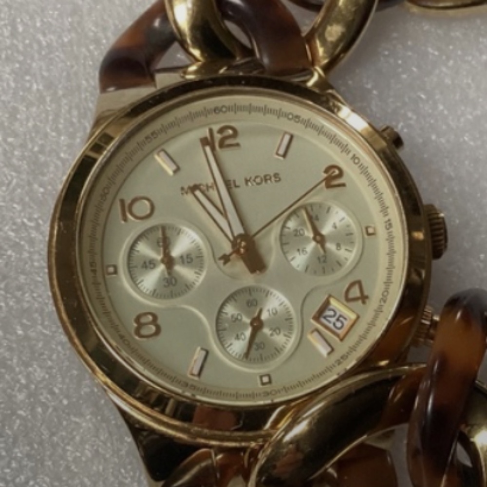 Michael Kors Women’s Runway Twist Chronograph Watch MK-4222